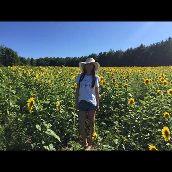 Meet your Posher, Jenn - Picture 1 of 1